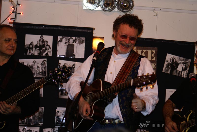 090306-AnnvivMIKE6009-XP