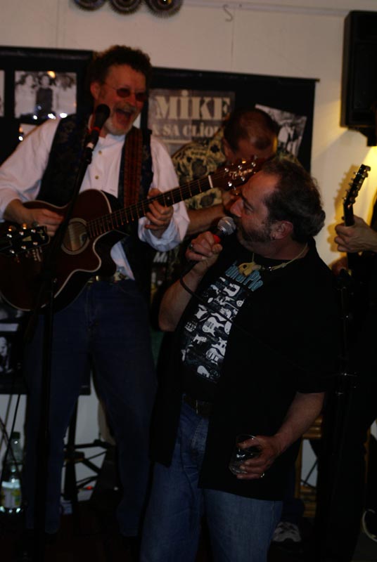 090306-AnnvivMIKE6034-XP