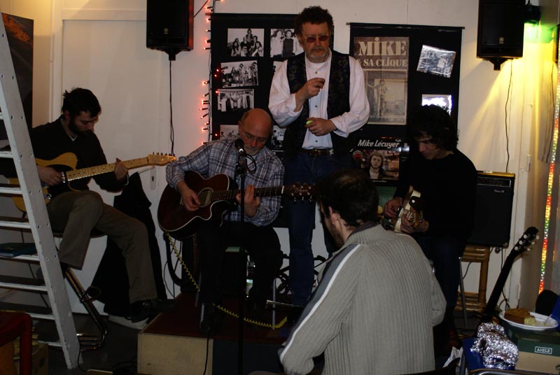 090306-AnnvivMIKE6112-XP