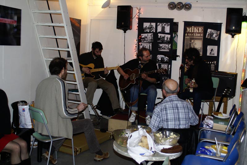 090306-AnnvivMIKE6115fin-XP