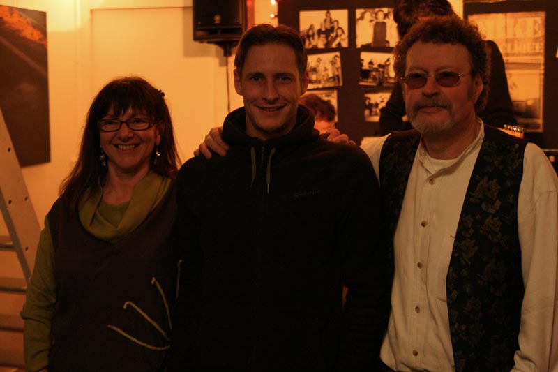 090306-AnnvivMIKE73L-FD