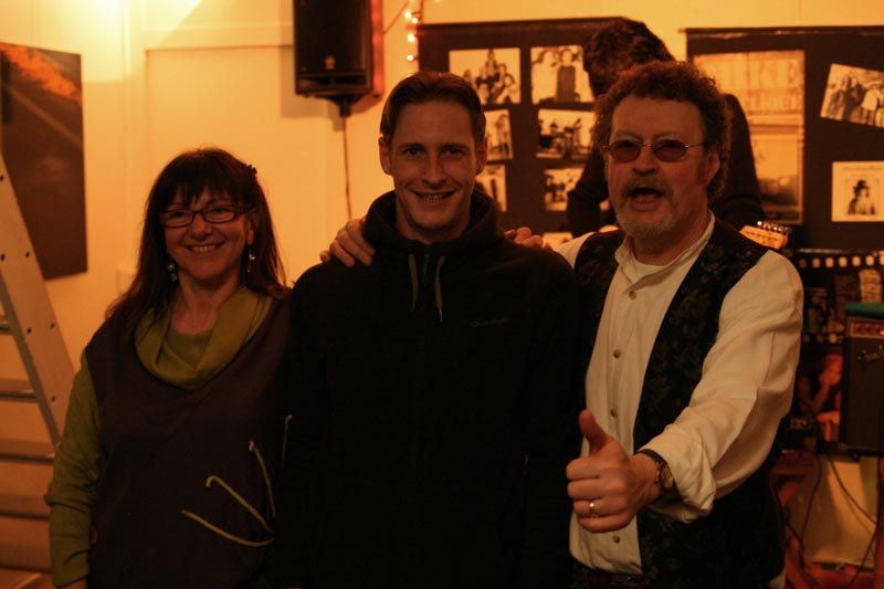 090306-AnnvivMIKE74L-FD