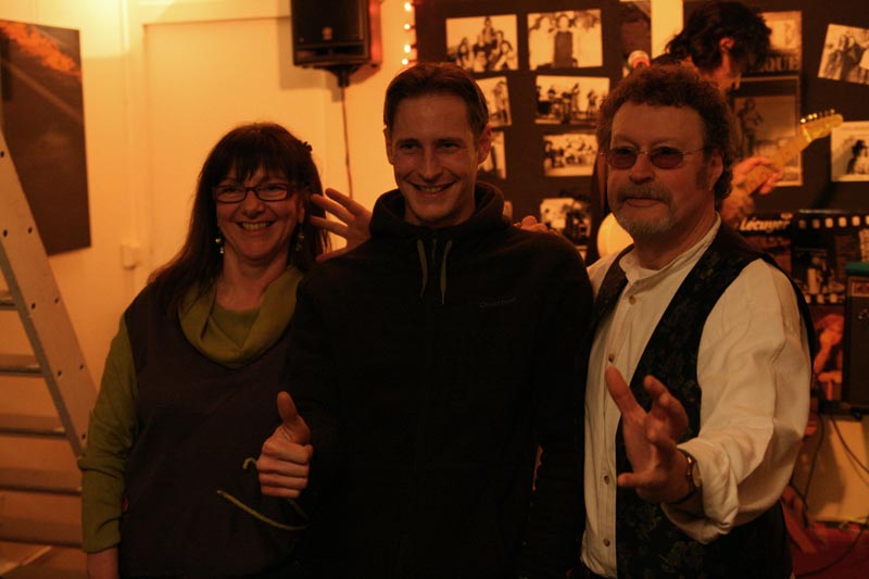 090306-AnnvivMIKE81L-FD